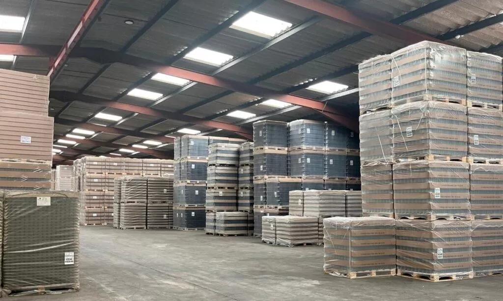 Bulk glass jar inventory in HYT Packaging warehouse ready for peak season shipment